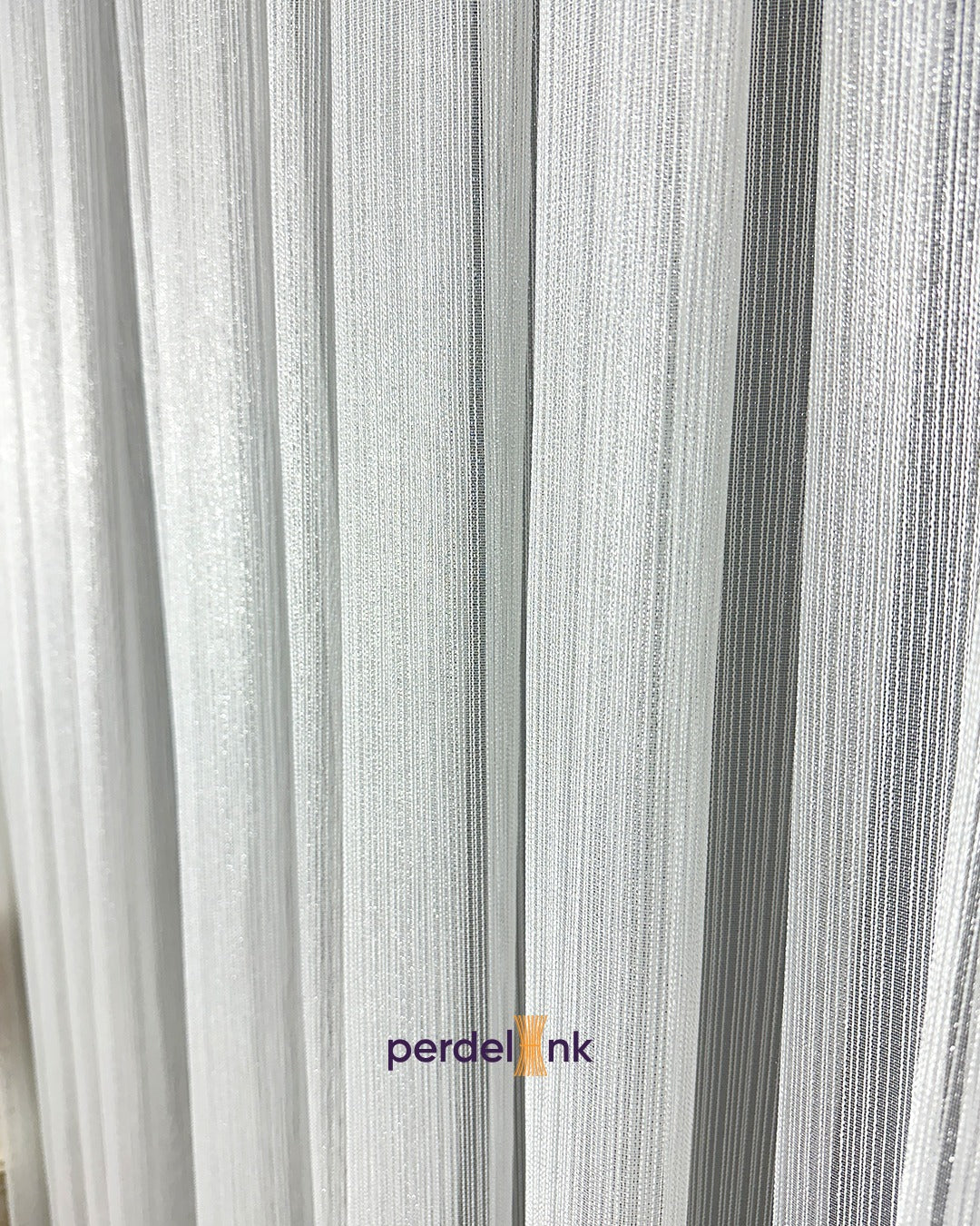 Gümüş Şeritli Tül Perde - 165x255cm